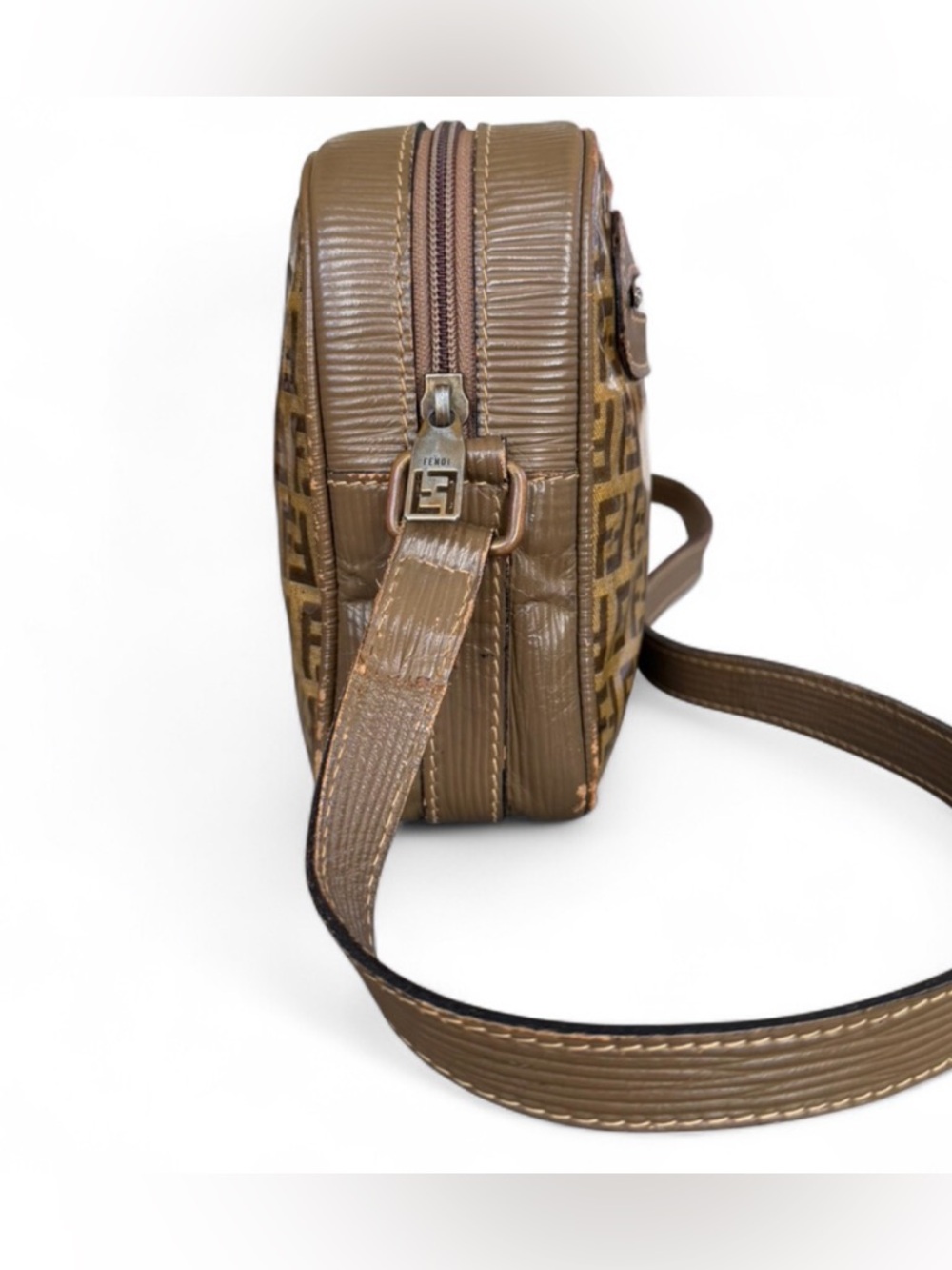 Fendi Zucca monogram crossbody/shoulder bag. Comes with COA and Fendi dust bag. - Picture 7 of 17
